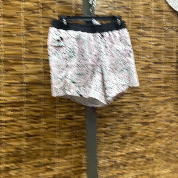 Reebok Women's Workout Ready Run Printed Shorts in Frost Berry Size S - 5 - Runn - Picture 2 of 3